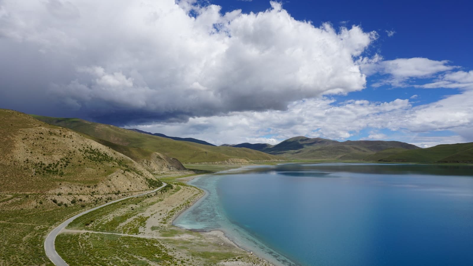 Yamdrok Lake